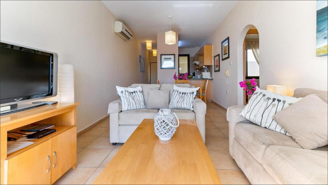 Spacious Contemporary Apartment Pissouri Exterior photo